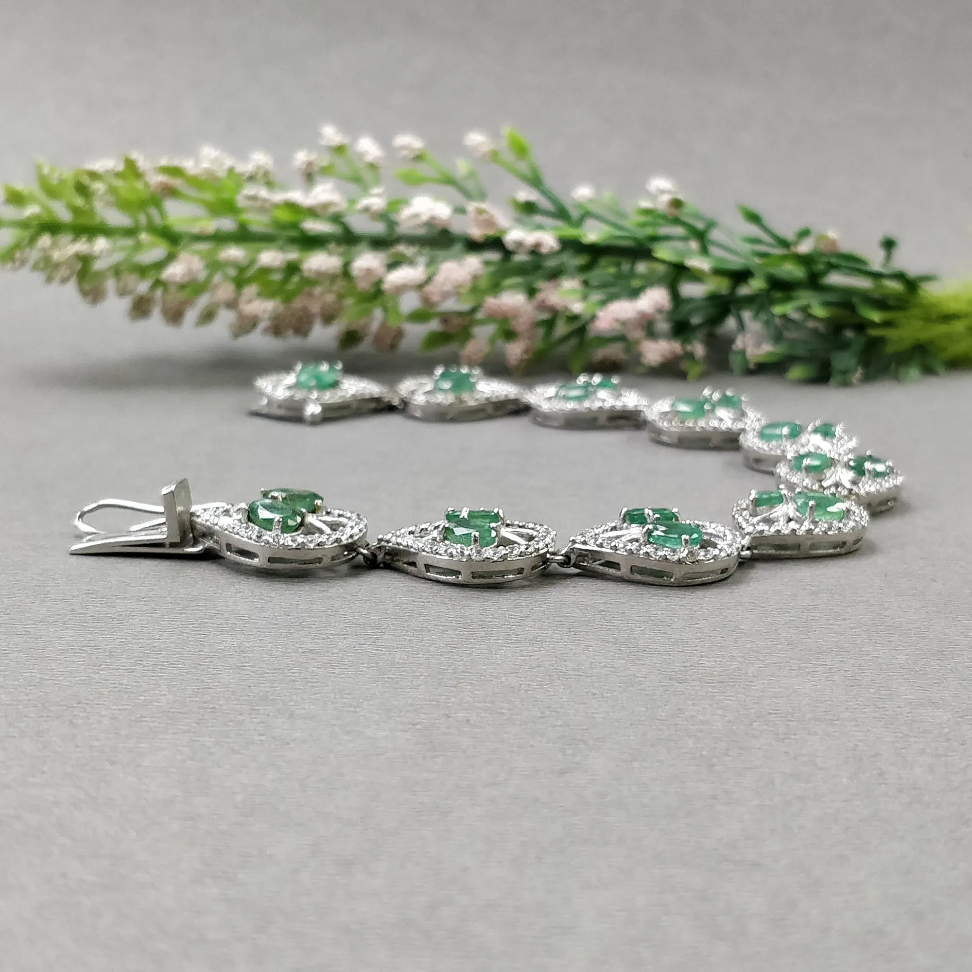 925 Sterling Silver Bracelet : 21.36gms Natural Untreated Green Emerald Gemstone With CZ Oval Prong Set Tennis Bracelet 7.5"