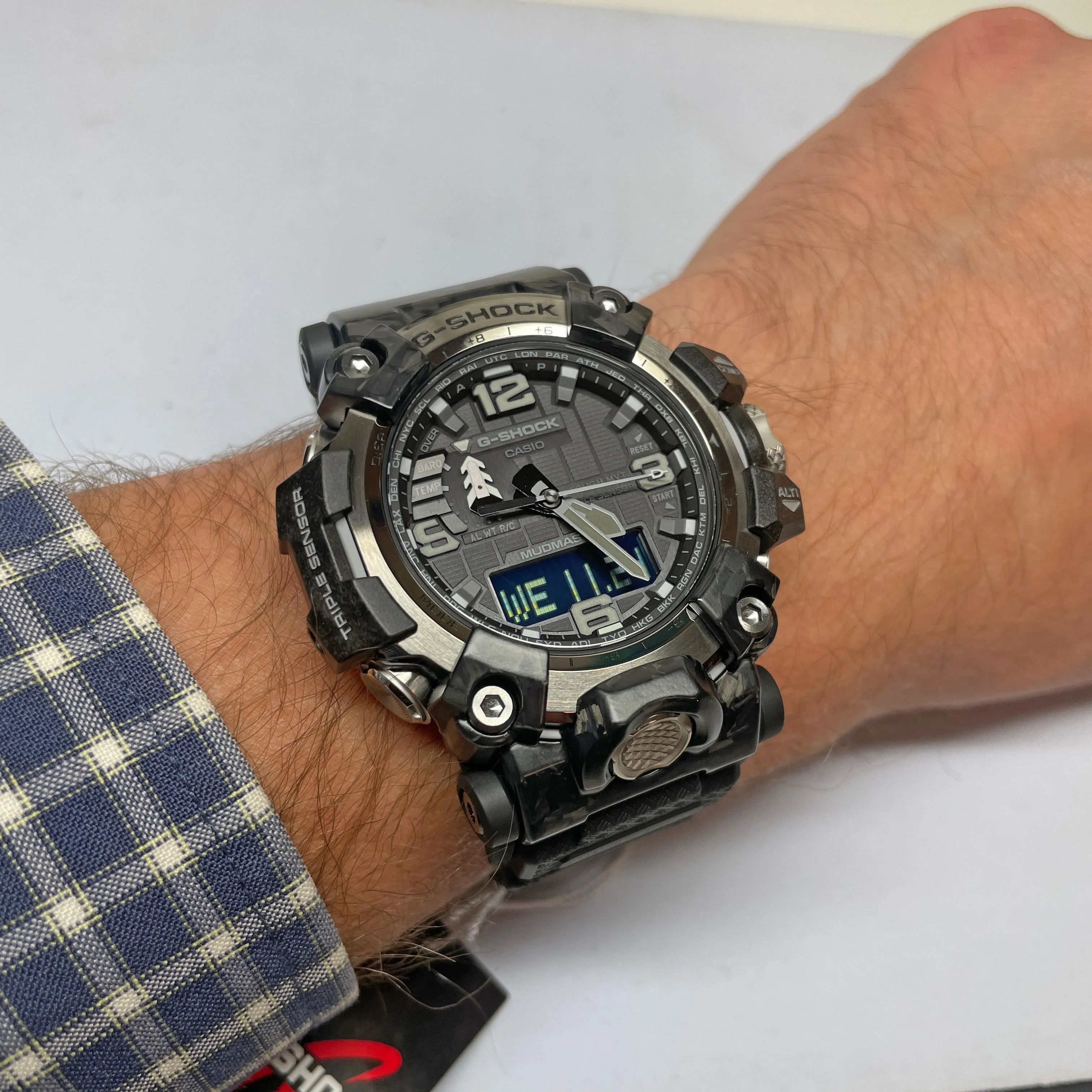 Certainly! Here’s an optimized title for the product:

**Casio G-Shock GWG2000-1A1 Mudmaster Carbon Fiber Triple Sensor Tactical Watch - Durable Black Design**