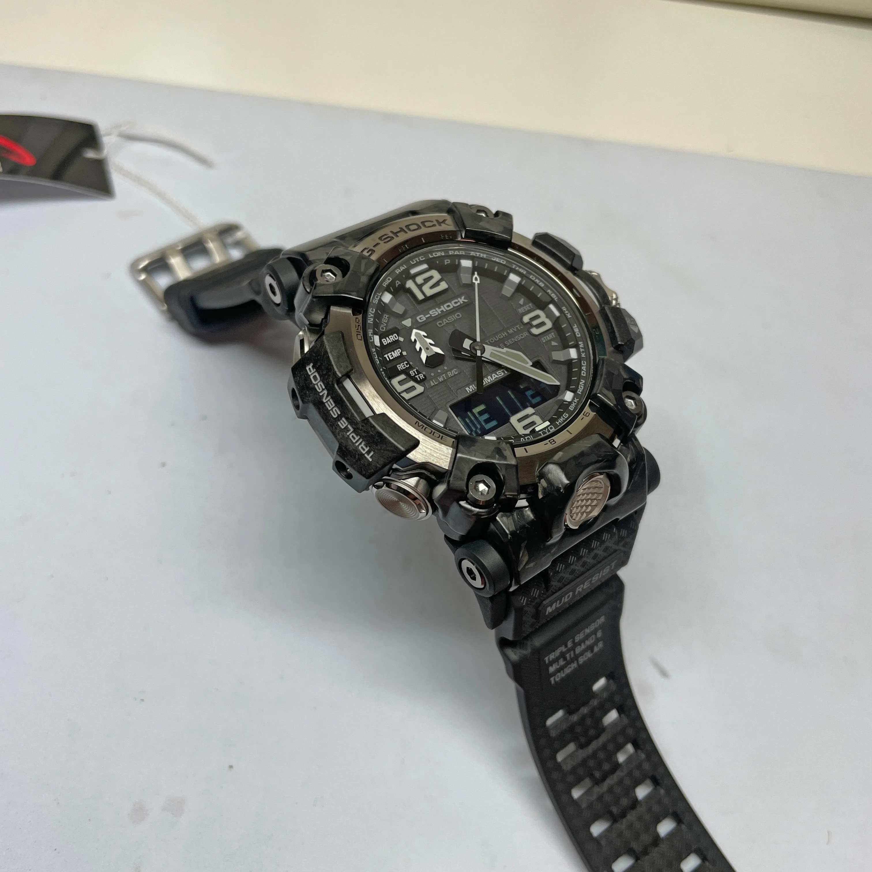 Certainly! Here’s an optimized title for the product:

**Casio G-Shock GWG2000-1A1 Mudmaster Carbon Fiber Triple Sensor Tactical Watch - Durable Black Design**