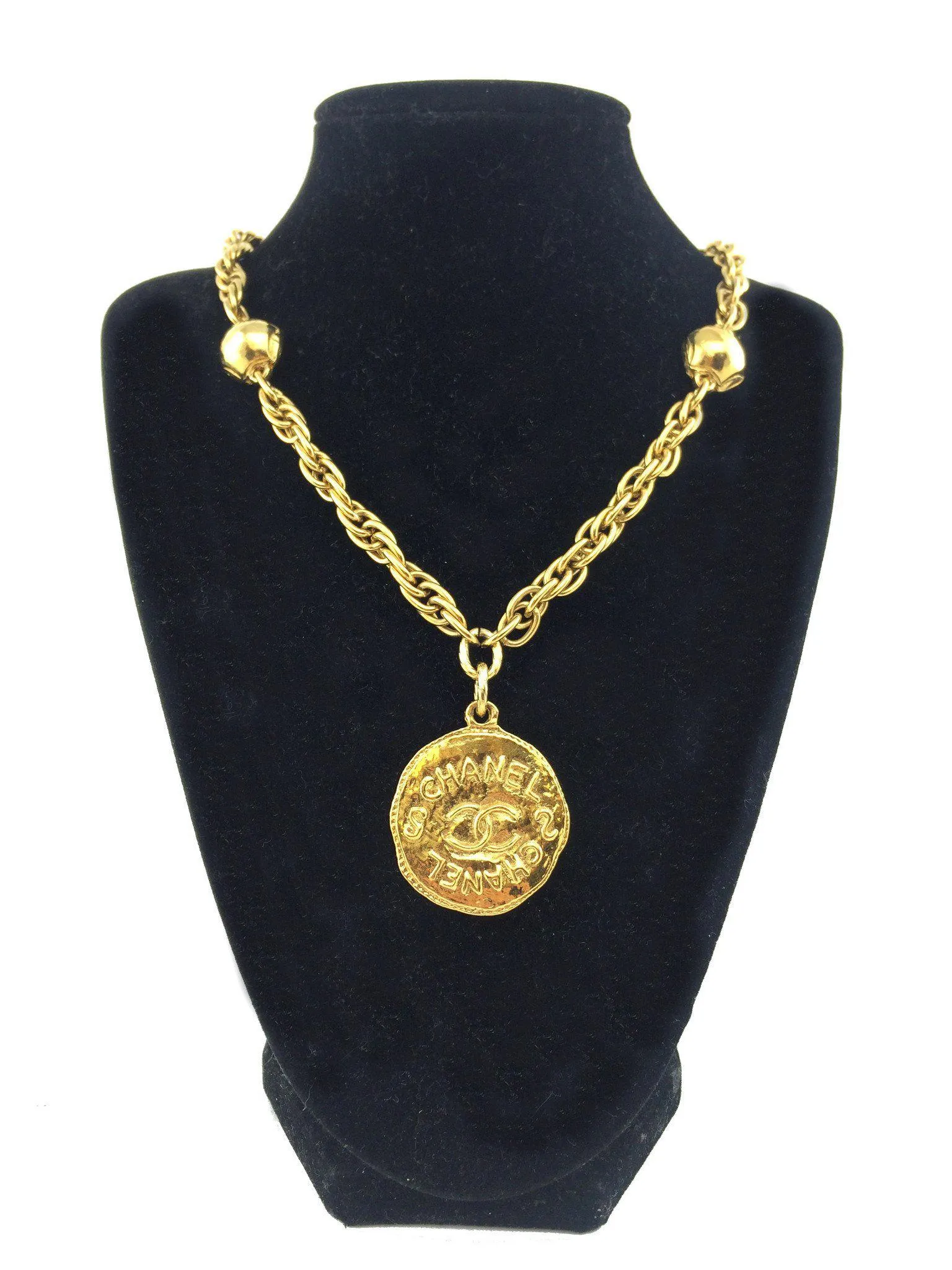 Elegant Chanel CC Medallion Pendant Necklace with Luxurious Gold-Tone Finish