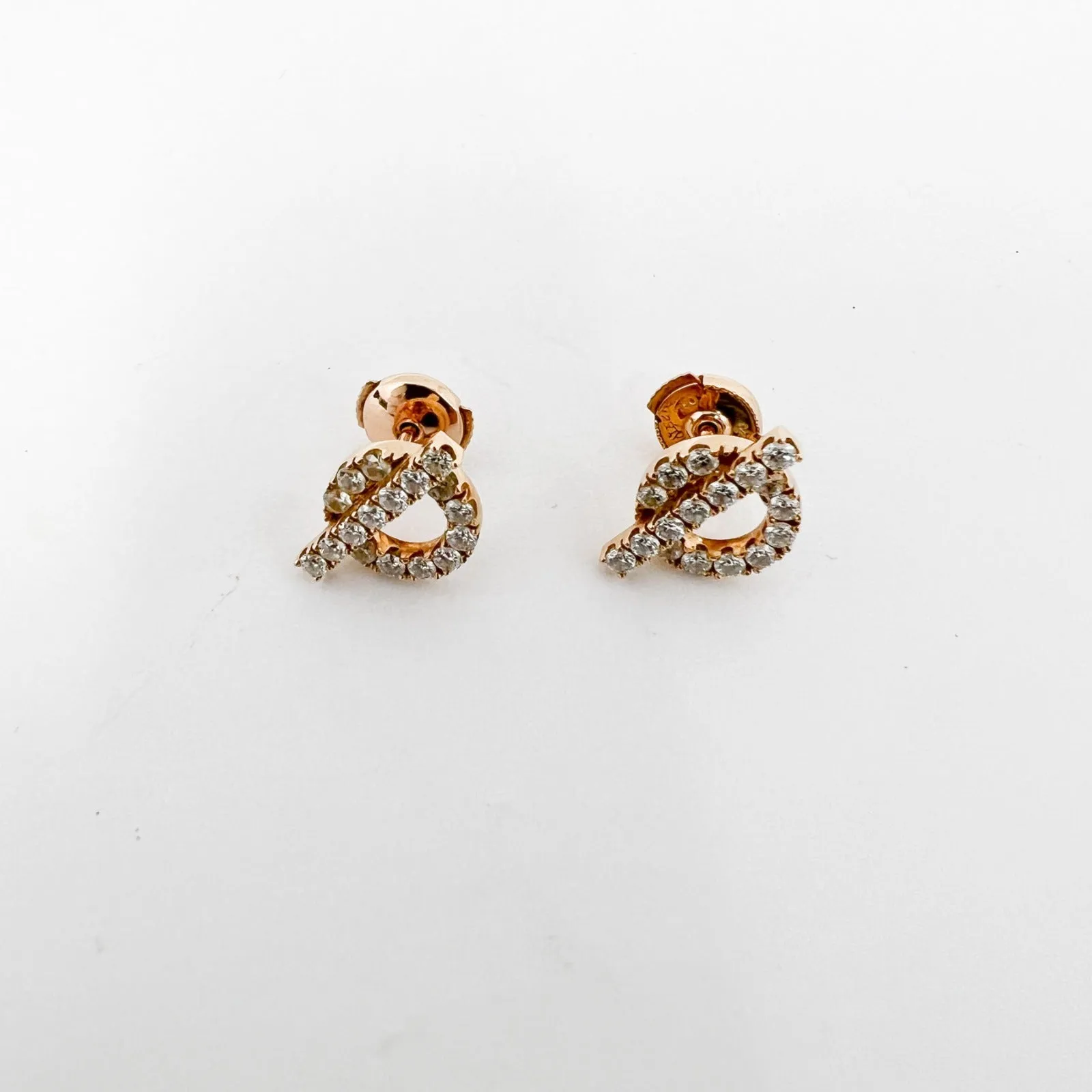 Elevate your e-commerce product title by incorporating enticing modifiers. Heres a suggestion:

Luxury Hermes Finesse Earrings - Exquisite Designer Jewelry with Elegant Detailing