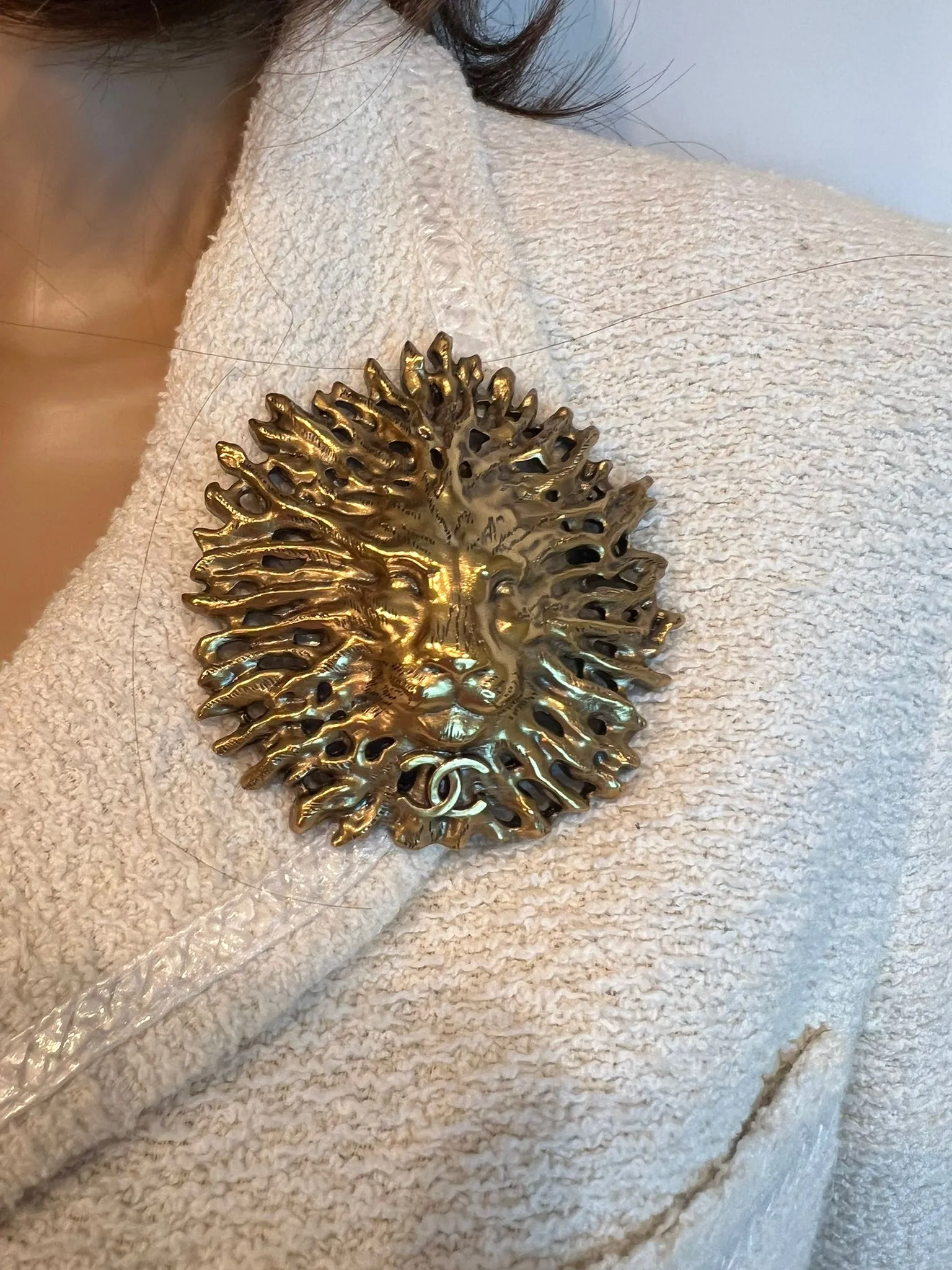 Limited Edition Chanel 19K 2019 Large Lion Head Gold Tone Brooch Pin