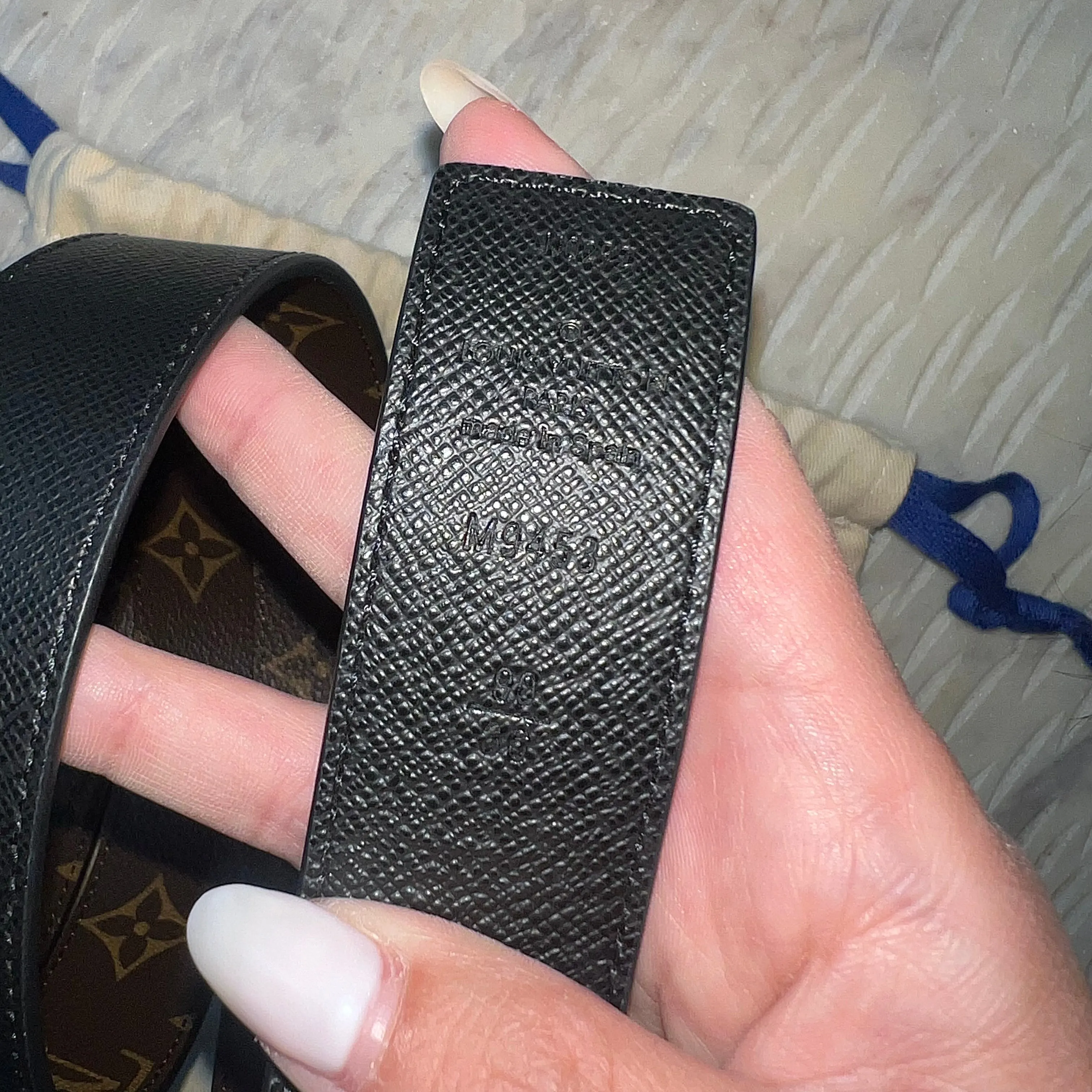 Louis Vuitton LV Initiales 30mm Reversible Leather Belt for Men and Women - Stylish Luxury Accessory