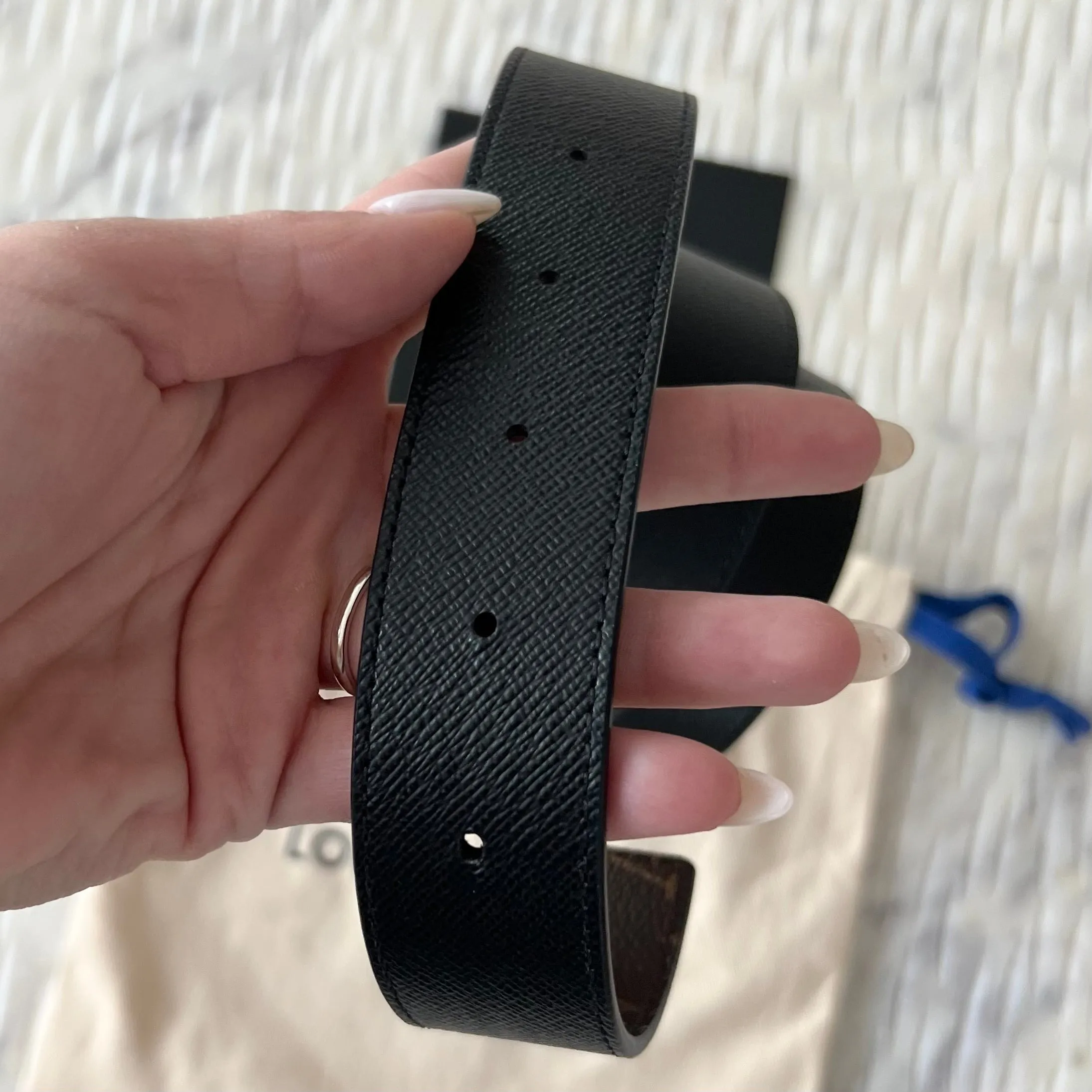 Louis Vuitton LV Initiales 30mm Reversible Leather Belt for Men and Women - Stylish Luxury Accessory