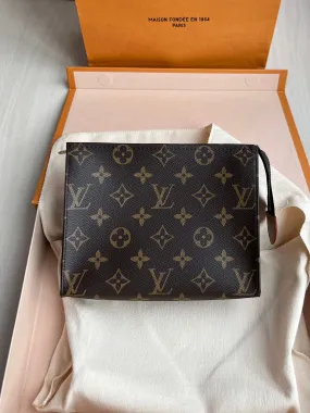 Louis Vuitton Toiletry 19