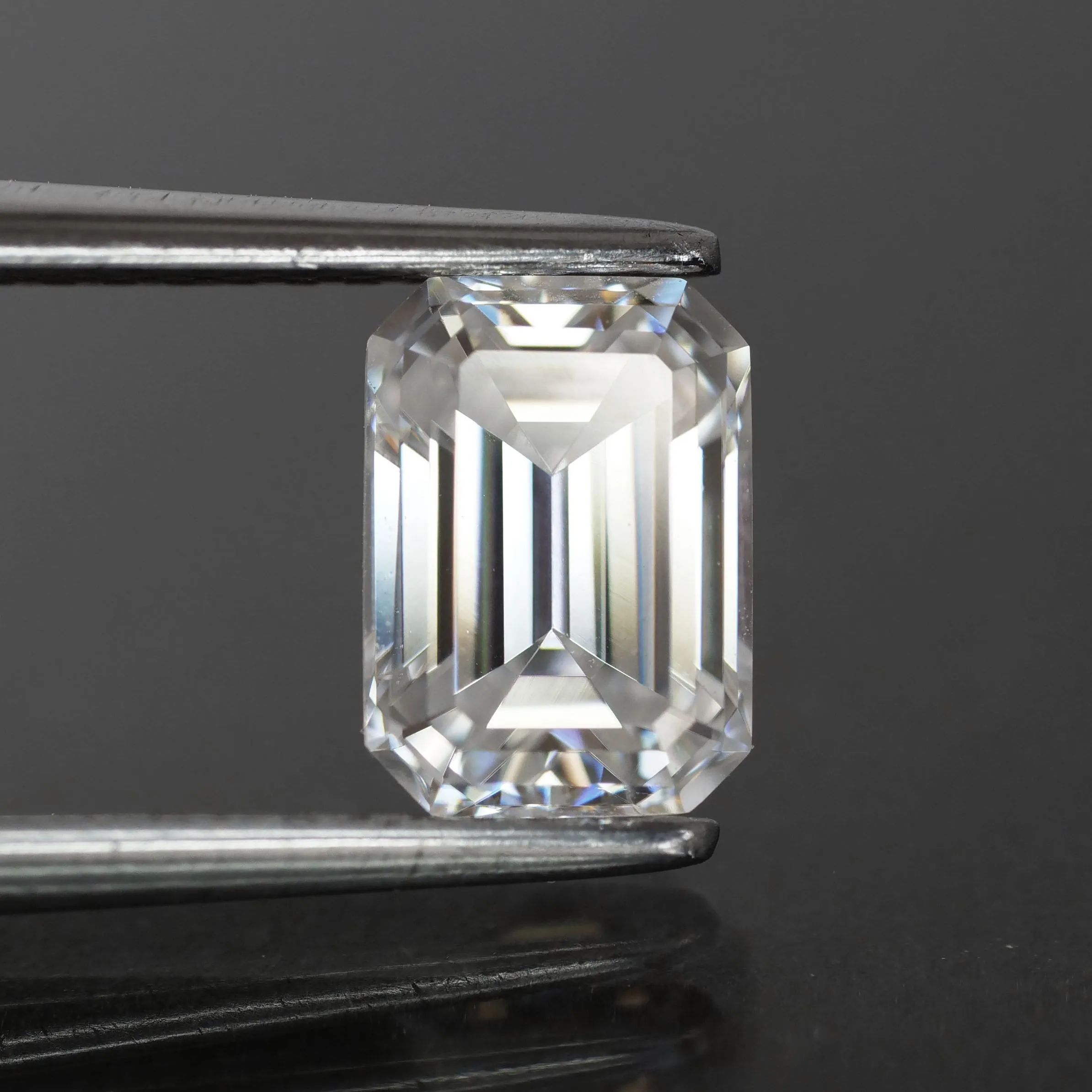 Moissanite | emerald cut 7x5 mm, G color, VS, 1 ct