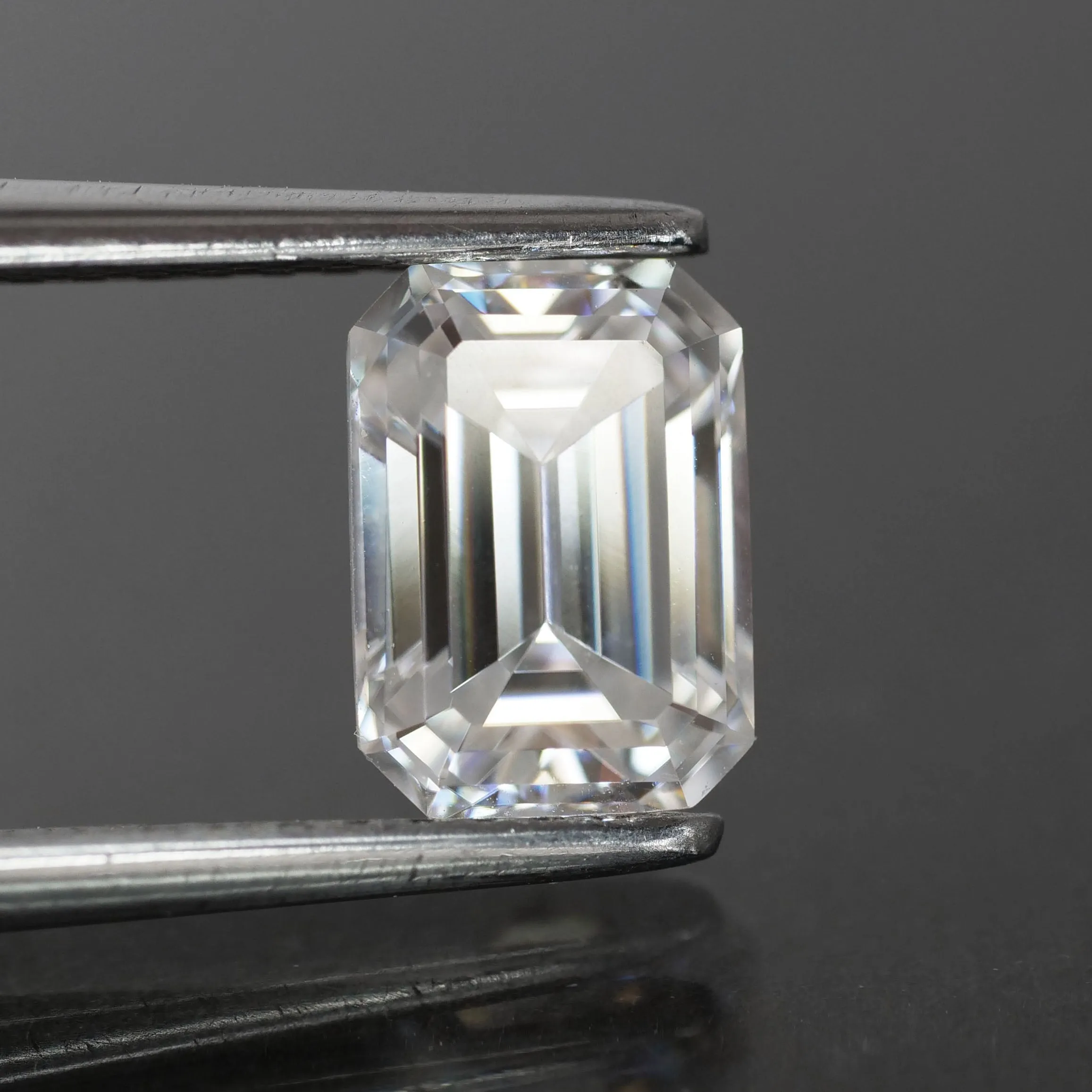 Moissanite | emerald cut 7x5 mm, G color, VS, 1 ct