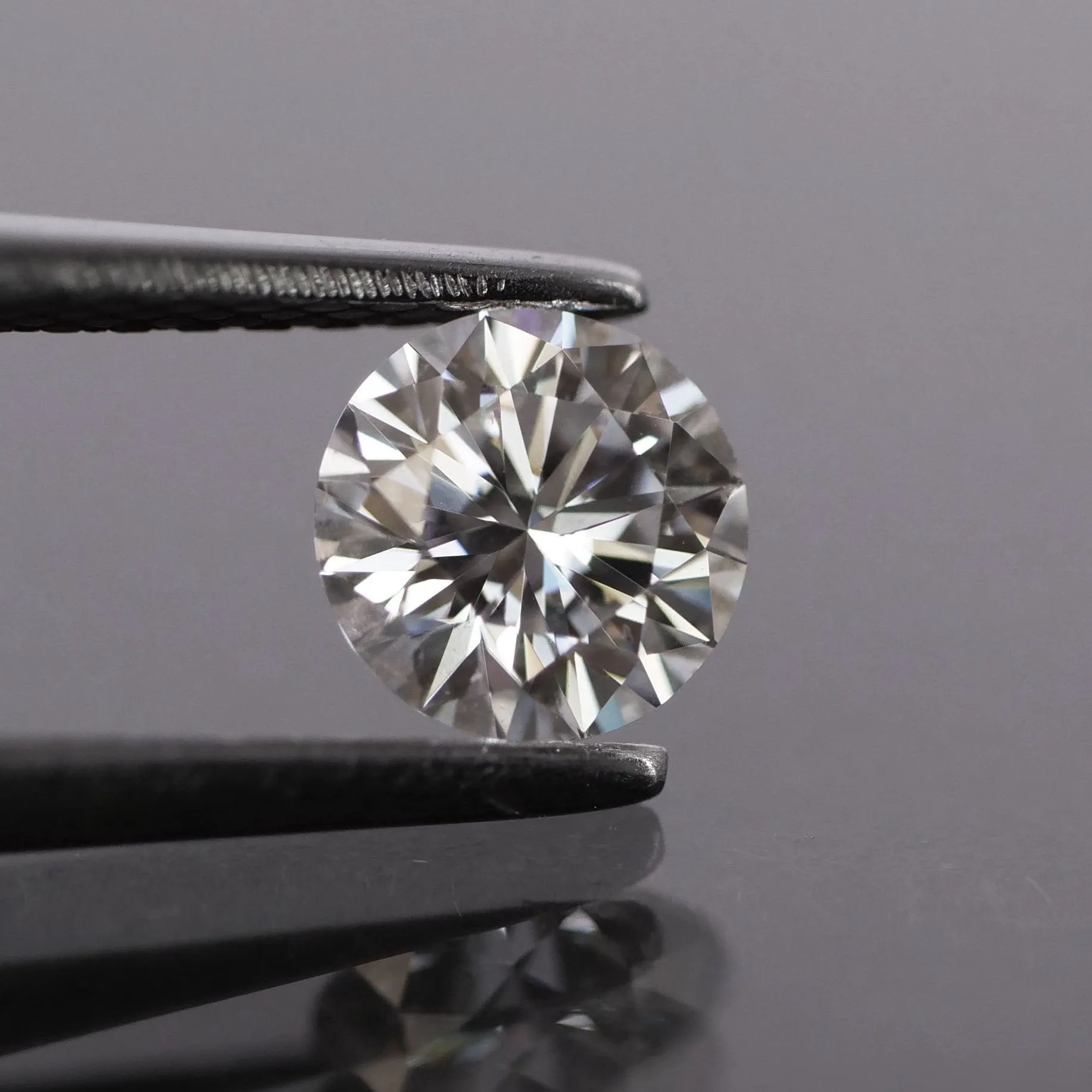 Moissanite | round cut 5mm, G color, VS, 0.5 ct