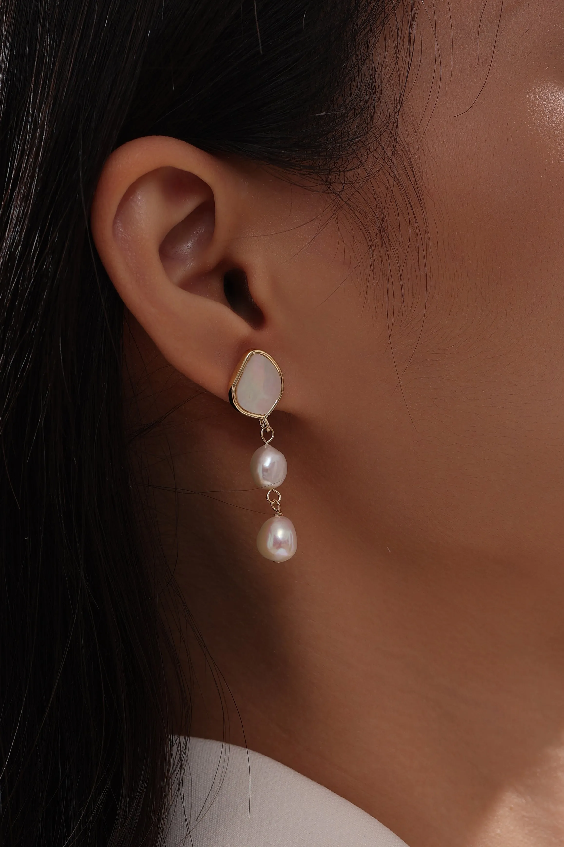 Teardrop Barqoue Pearl Shell Earrings