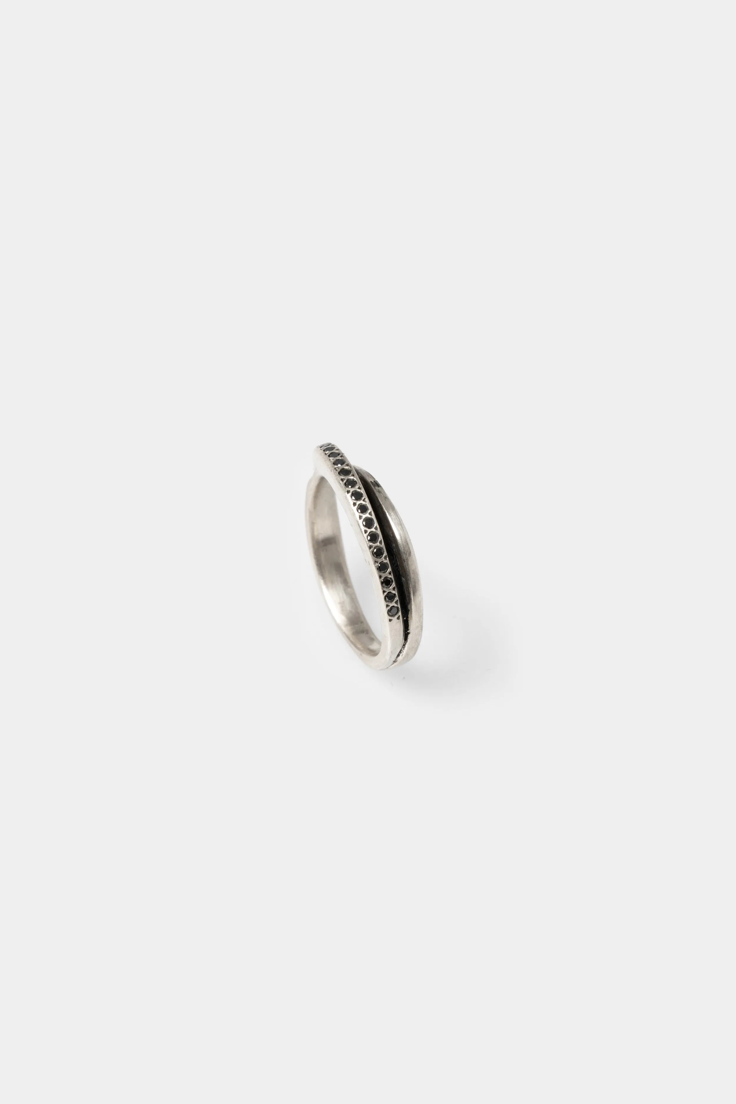 Twisted black diamonds ring