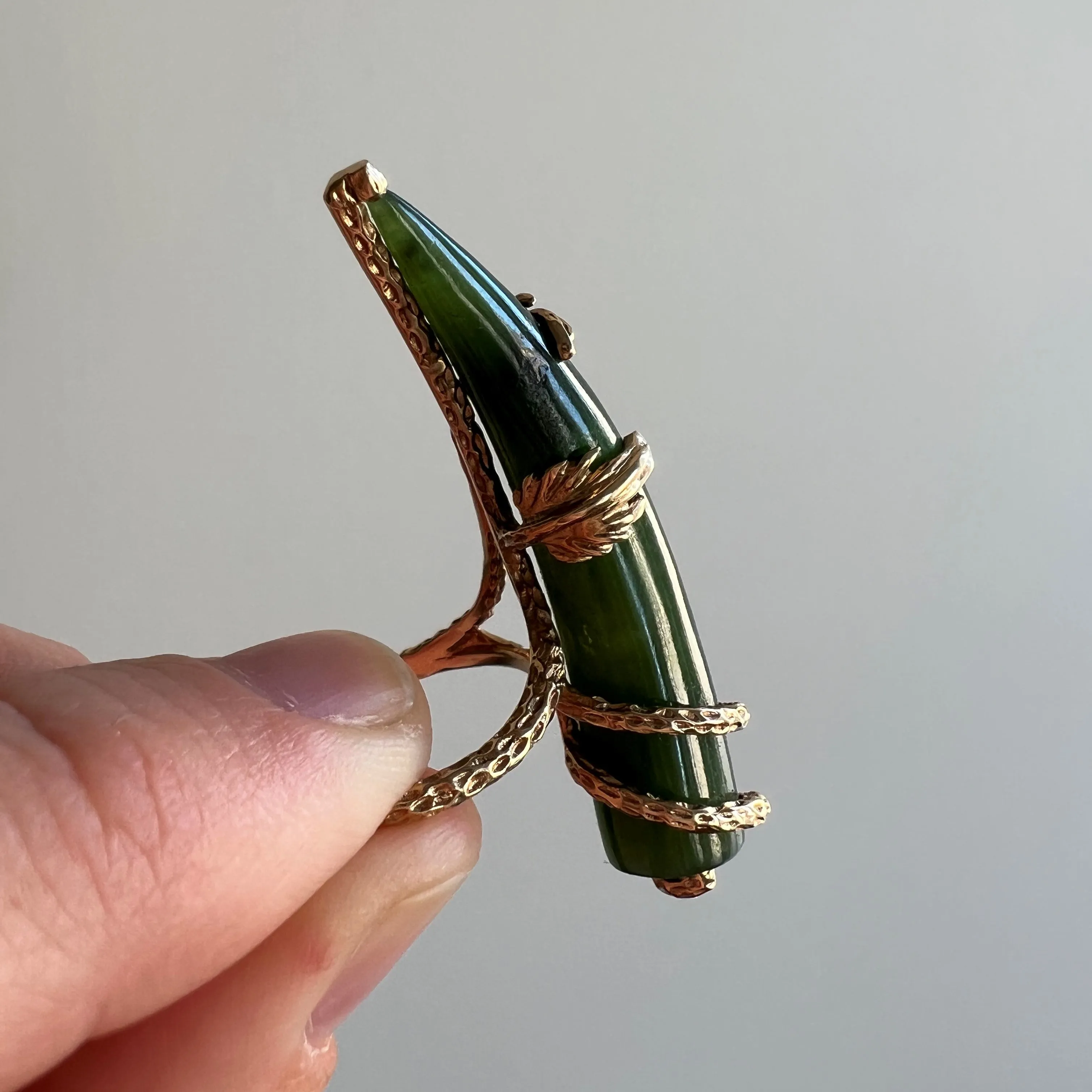 V I N T A G E // jade talon / 10k gold setting around jade / size 6