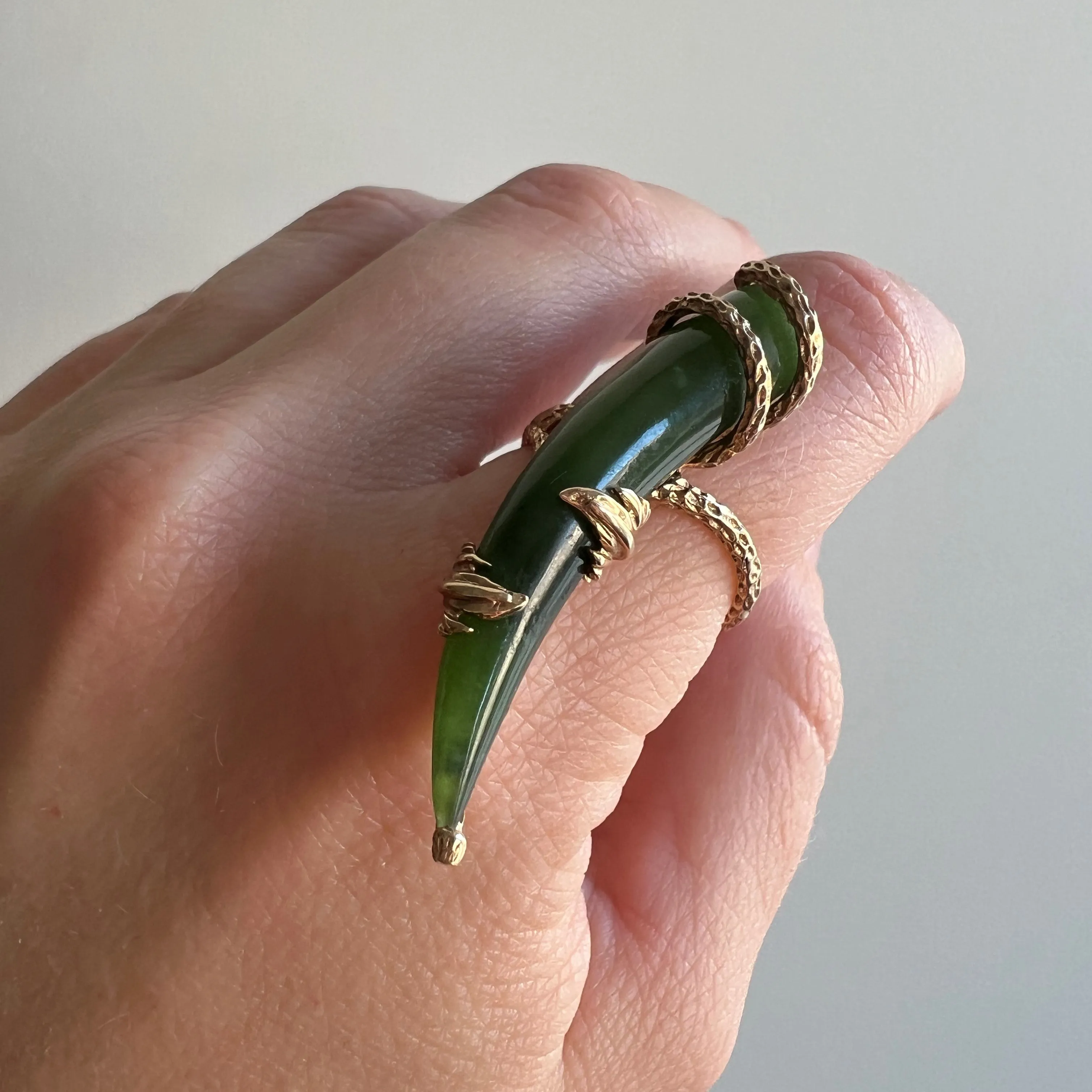 V I N T A G E // jade talon / 10k gold setting around jade / size 6