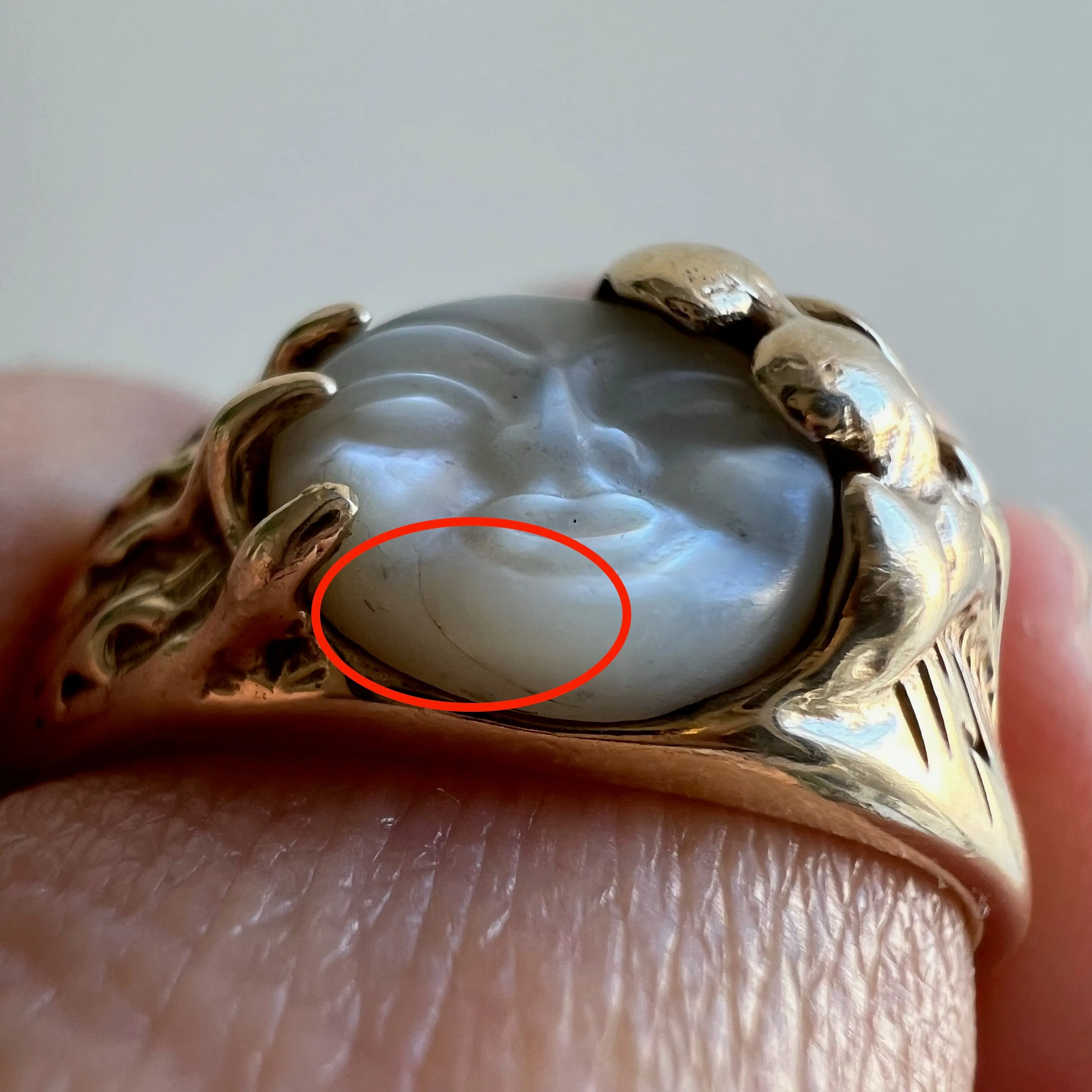 10K Yellow Gold Vintage Moon Face Ring with Mother of Pearl - Size 9.75