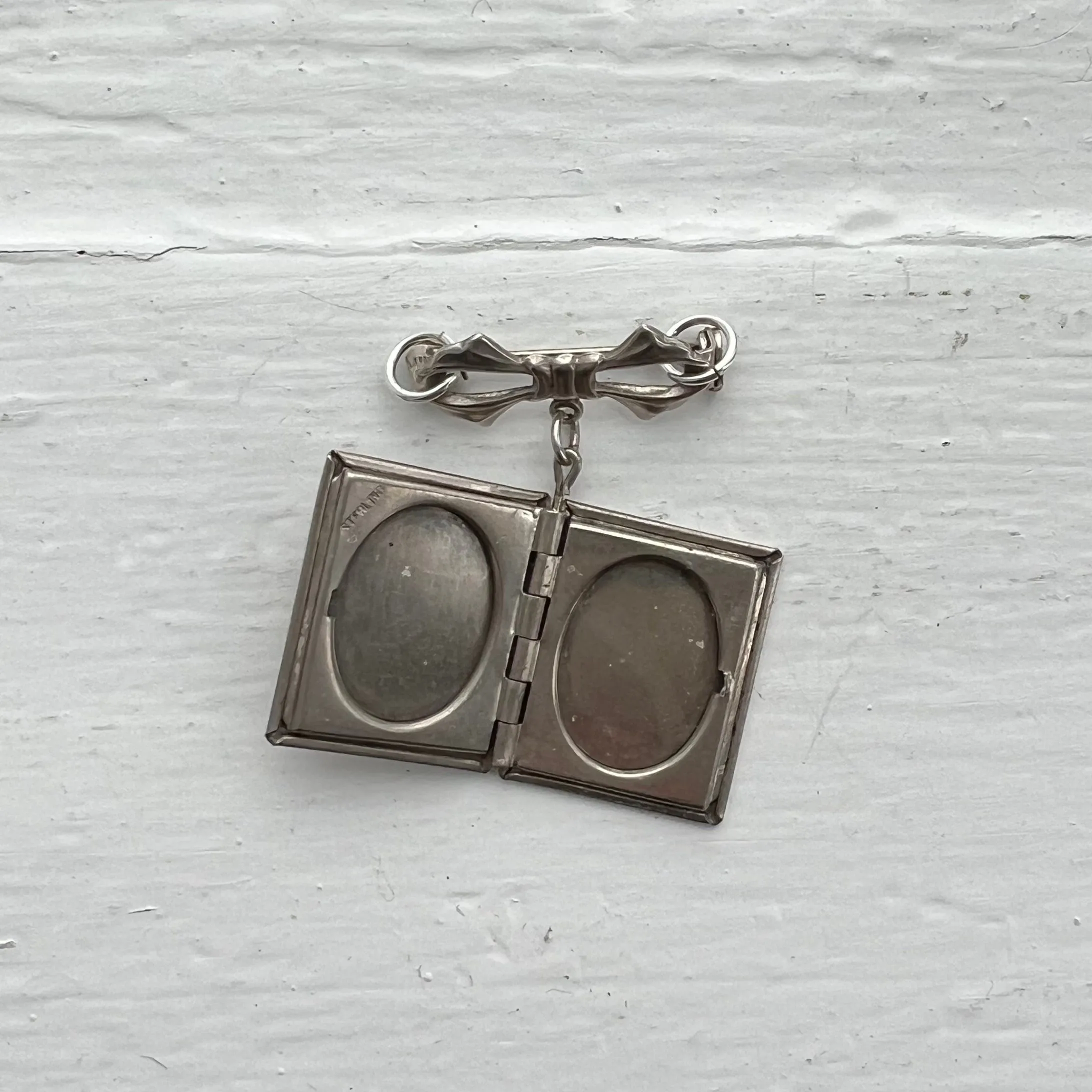 V I N T A G E // maple memories / mid century maple leaf locket / sterling silver / rectangle and bow