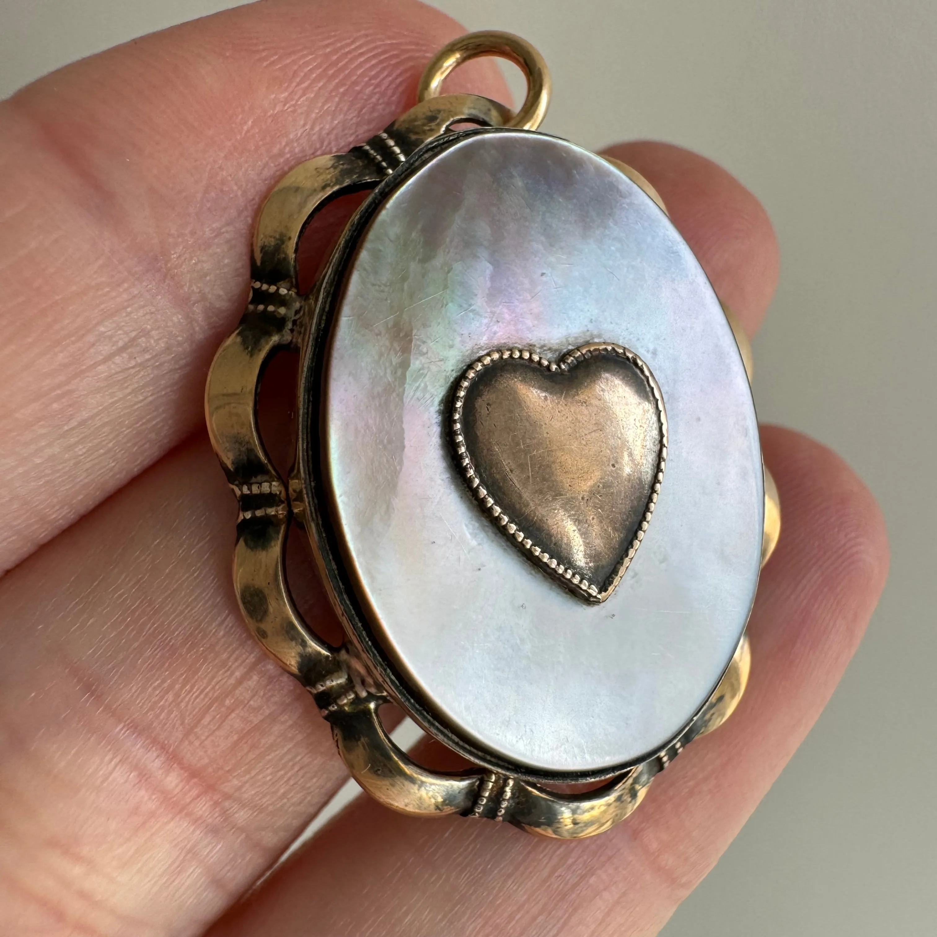 V I N T A G E // shimmery sweetheart / 12k GF over sterling silver retro locket / a pendant