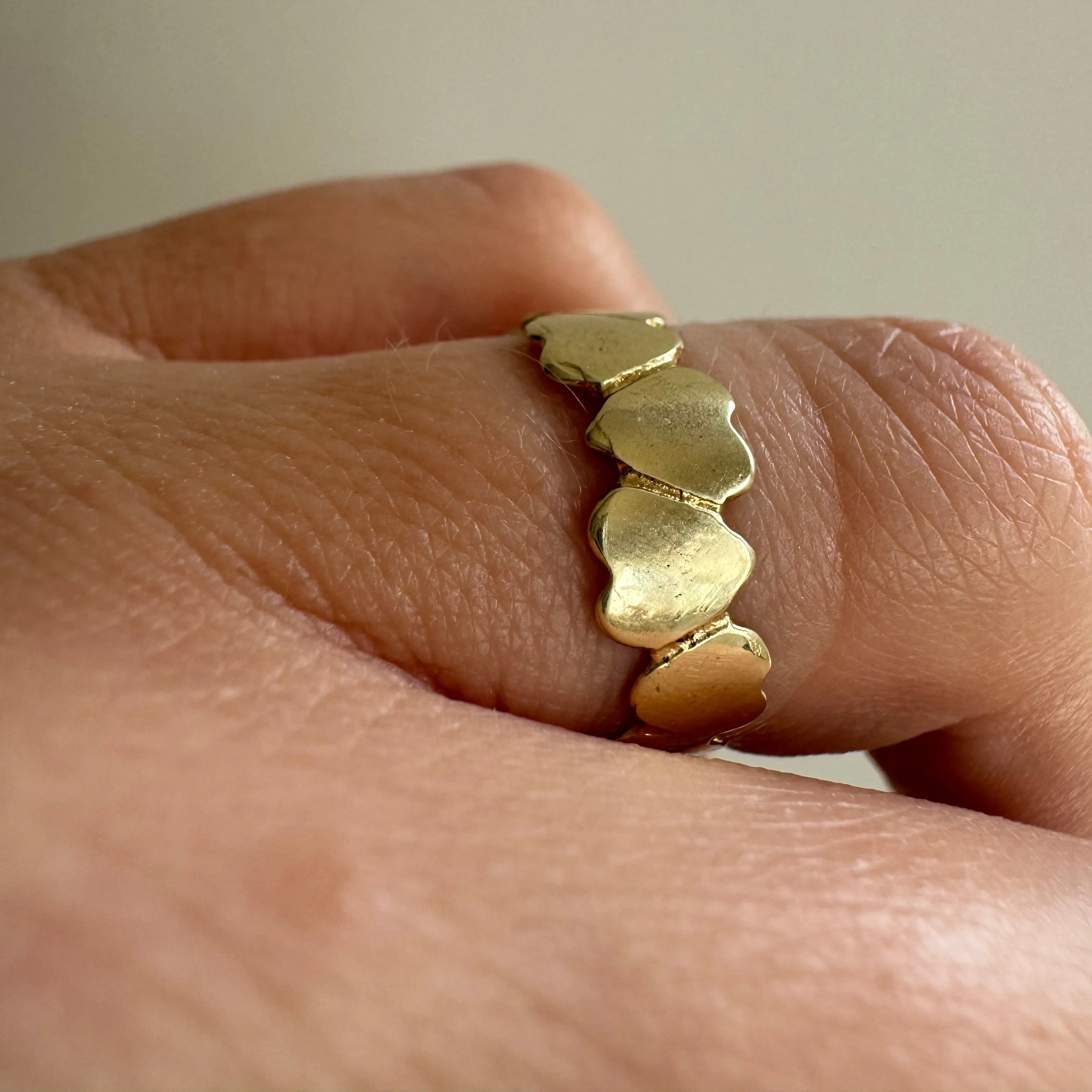 V I N T A G E // string of hearts / 10k yellow gold heart eternity band / fits like a size 4.5