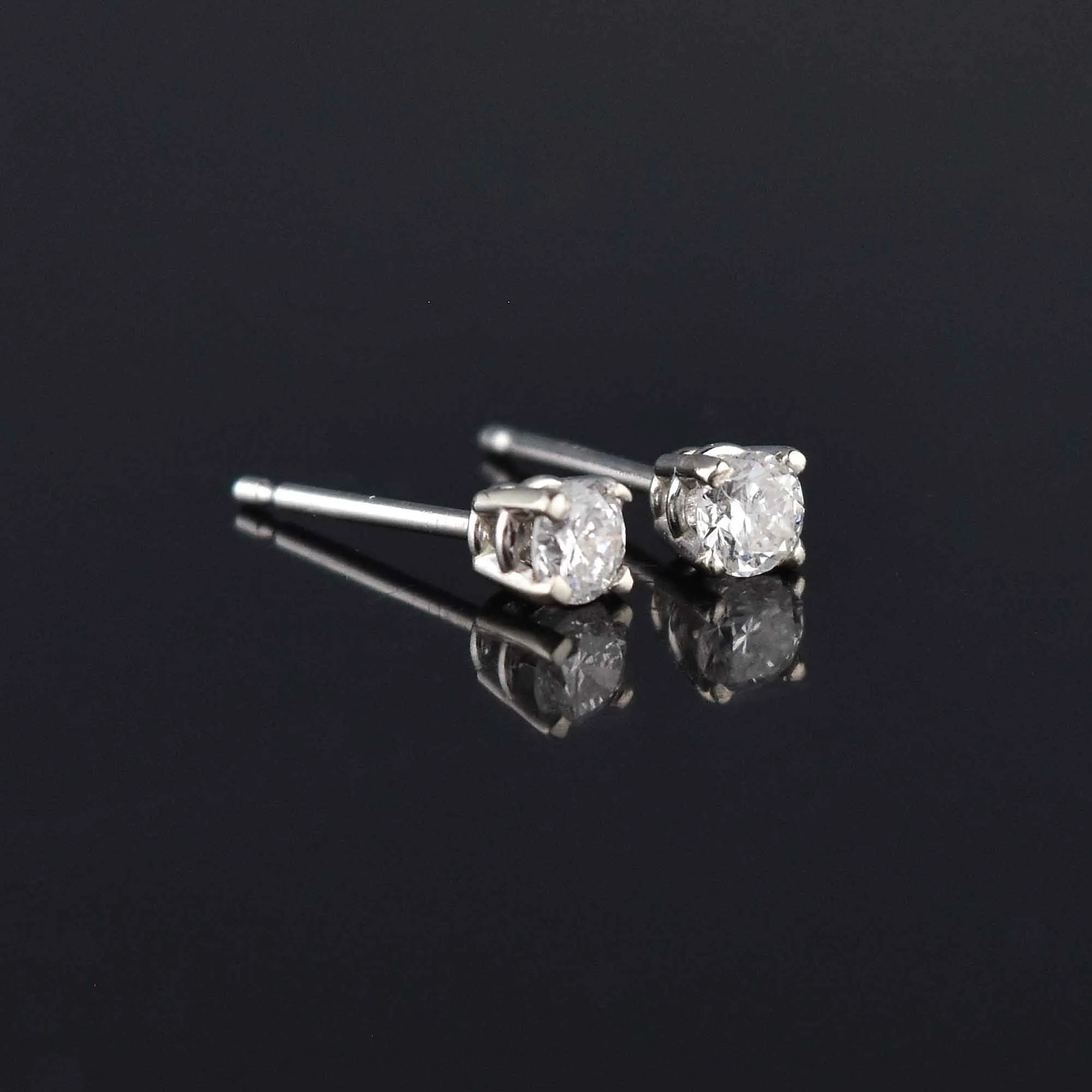 Vintage 14K White Gold .25CTW Diamond Stud Earrings