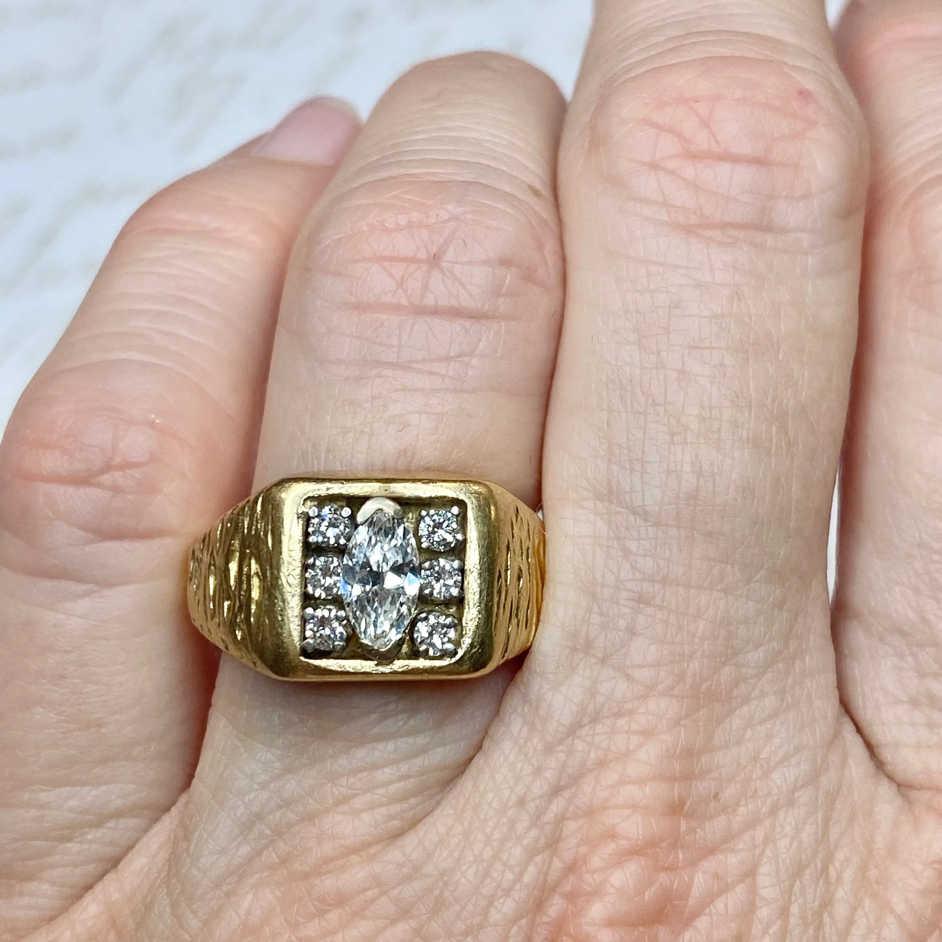 Elegant Vintage 14K Yellow Gold Ring with Diamonds