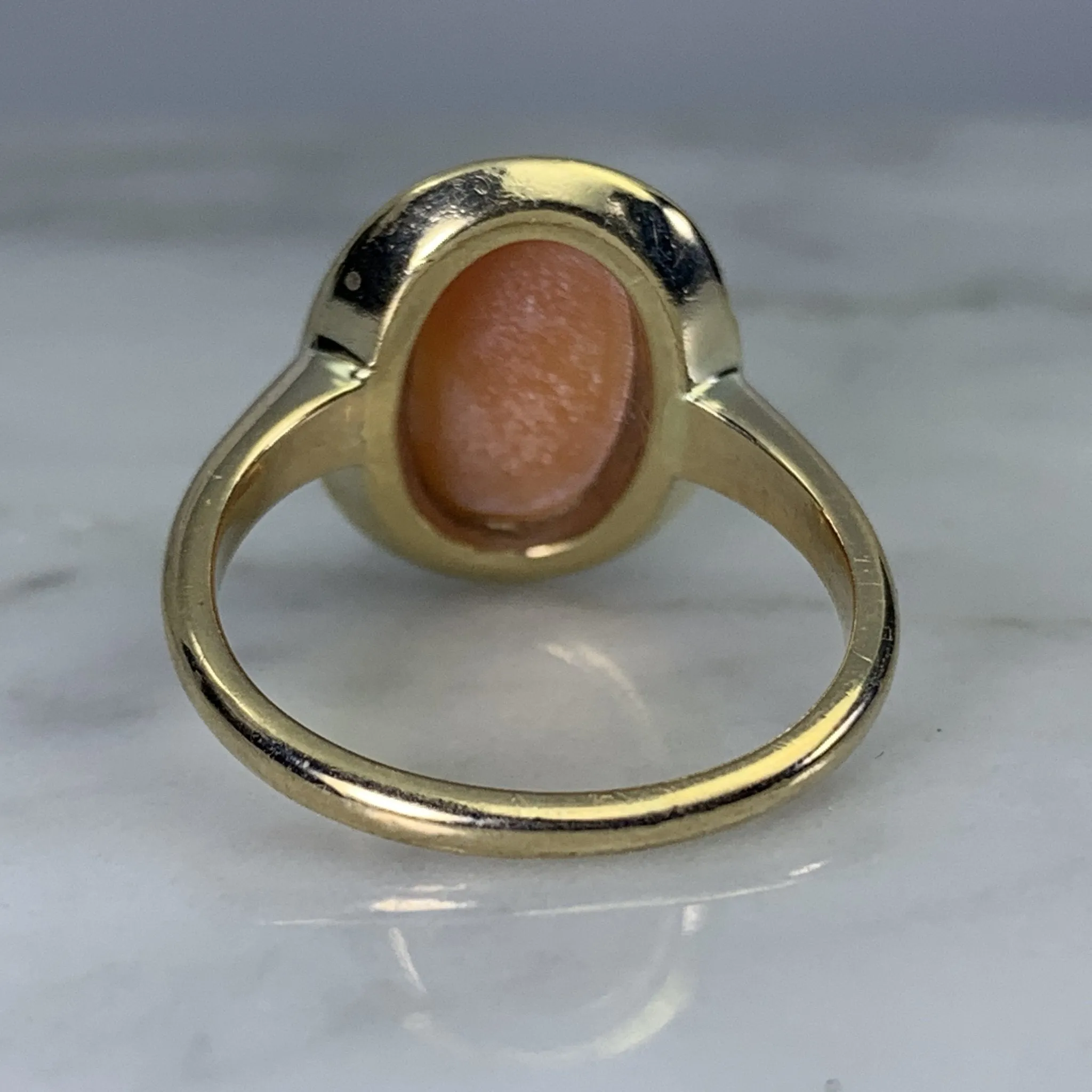 Vintage Carnelian Shell Cameo Ring in 10K Gold Setting. Hand Carved Shell Silhouette. Estate Jewelry