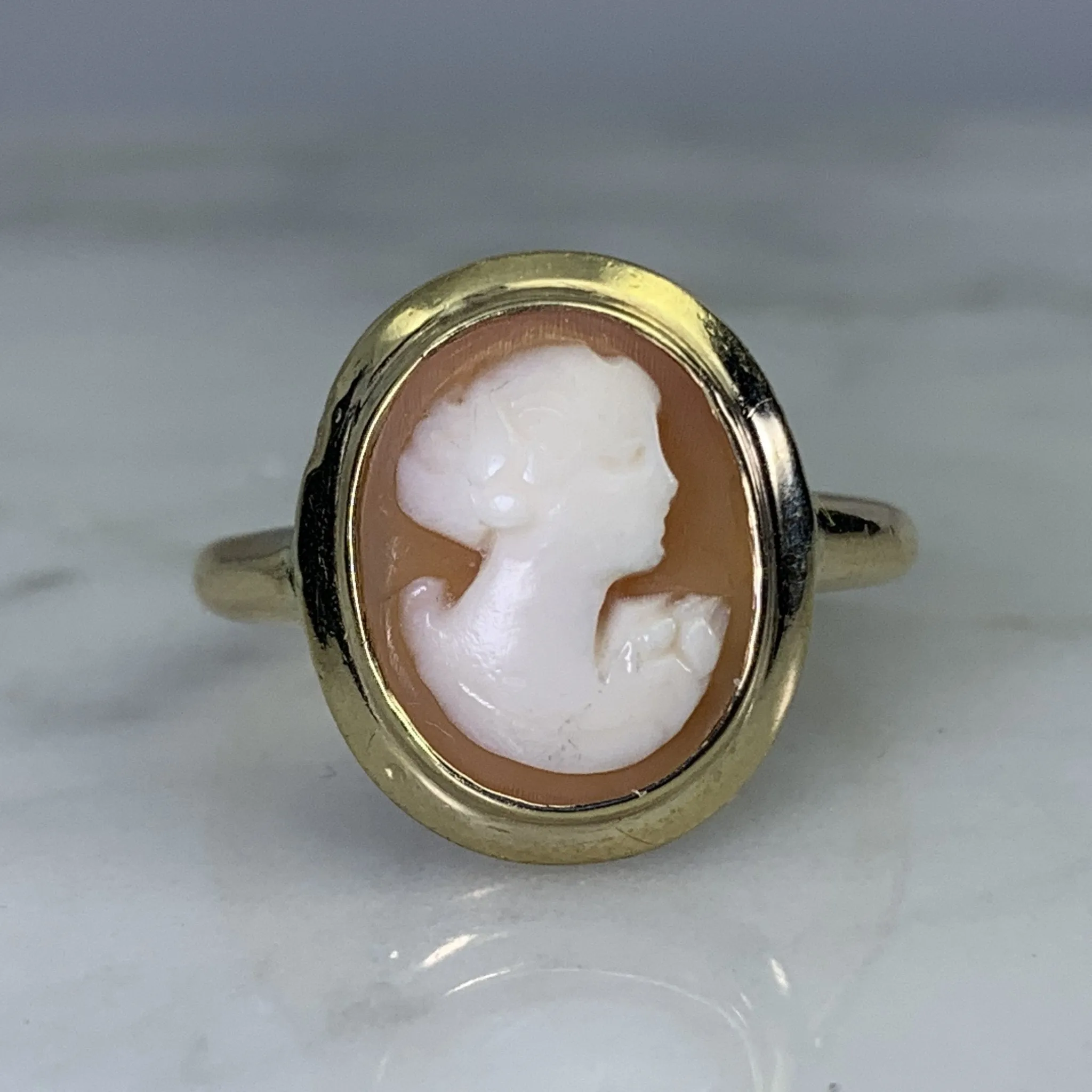 Vintage Carnelian Shell Cameo Ring in 10K Gold Setting. Hand Carved Shell Silhouette. Estate Jewelry