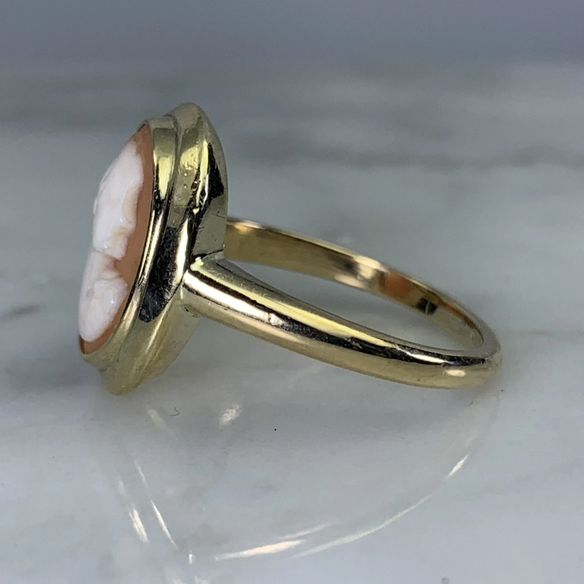 Vintage Carnelian Shell Cameo Ring in 10K Gold Setting. Hand Carved Shell Silhouette. Estate Jewelry