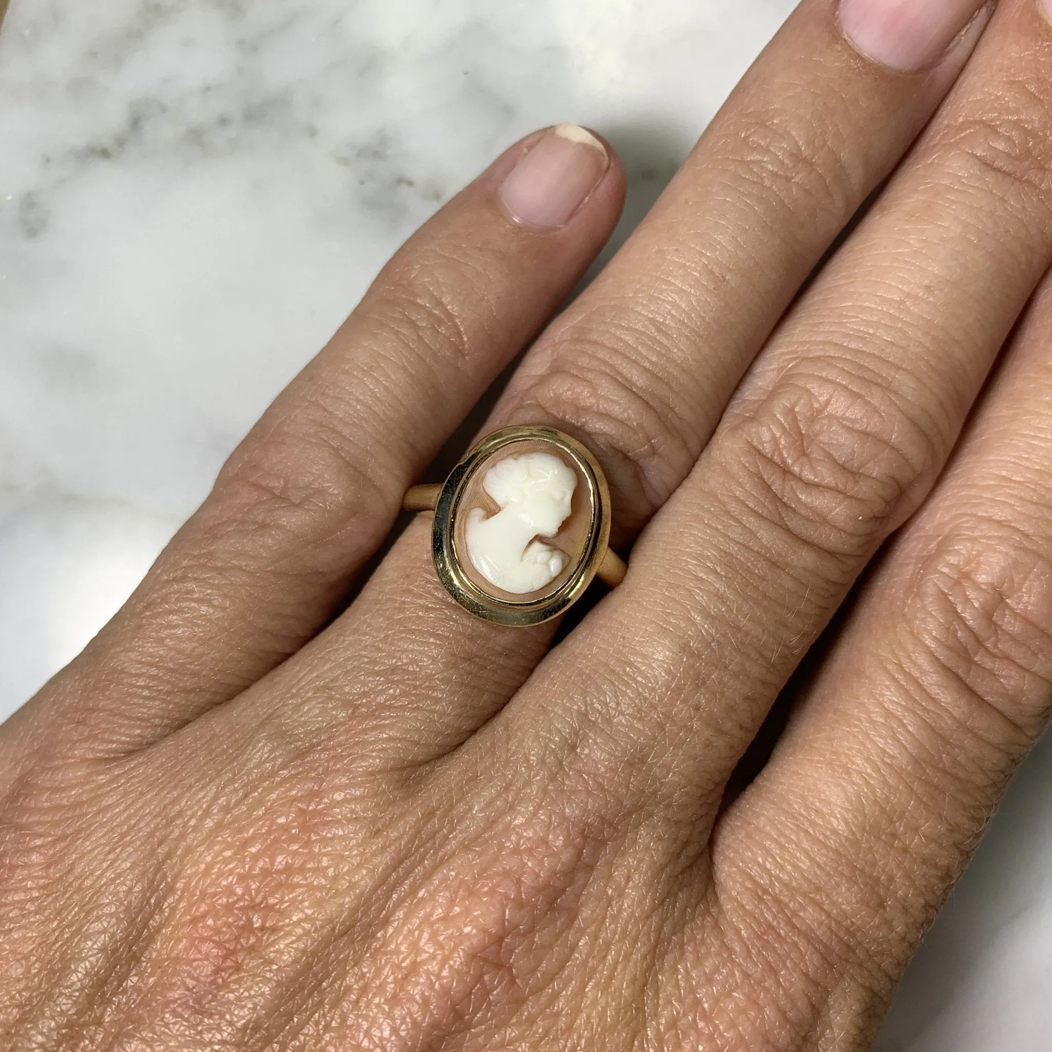 Vintage Carnelian Shell Cameo Ring in 10K Gold Setting. Hand Carved Shell Silhouette. Estate Jewelry